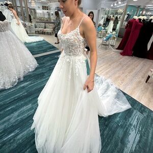 Elegant White Lace Wedding Dress